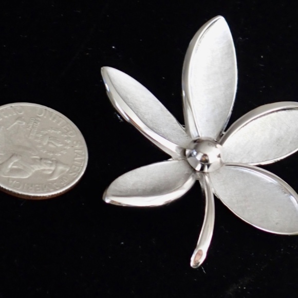 Crown Trifari Silver Tone Brooch Flower Plumeria Mid-Century Modern Vintage MCMM - Picture 4 of 8